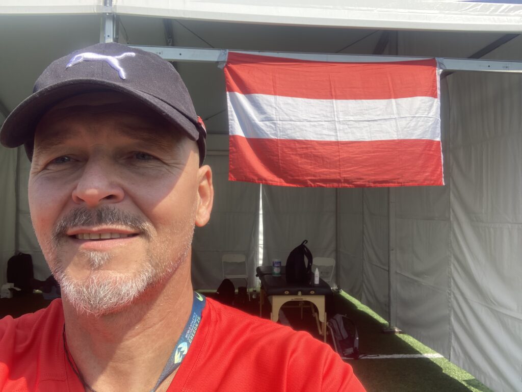 Michael G. Leitner im österreichischen Betreuungsbereich bei der U20-WM in Eugene