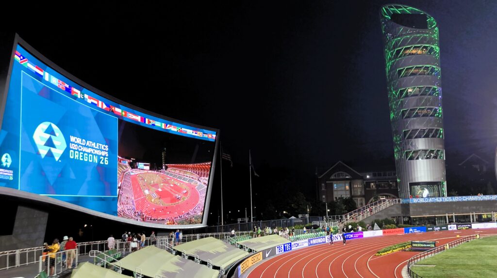 Hayward Field bei Nacht während der U20-Leichtathletik-WM 2026 in Eugene